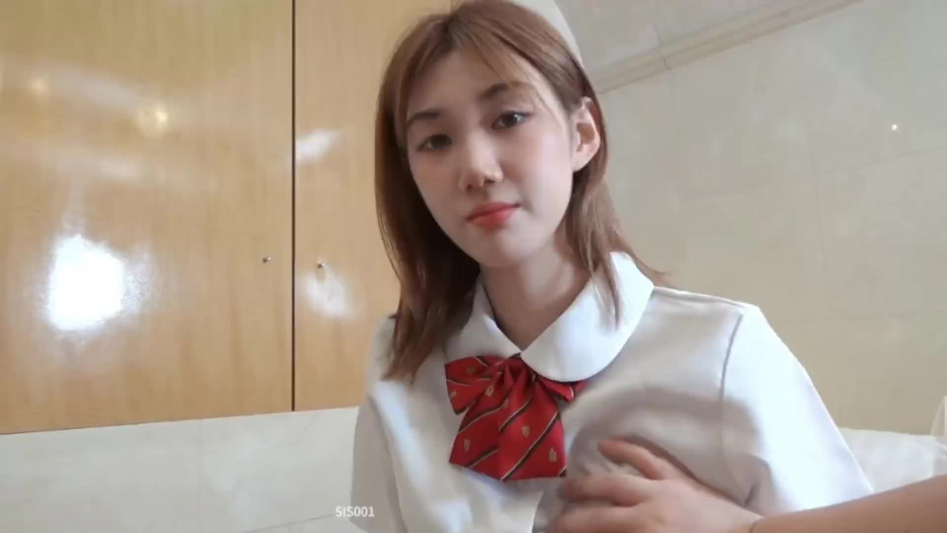 身材高挑的甜美女神，美腿白虎蝴蝶粉逼，很乖巧又听话，怎么玩都不抗拒