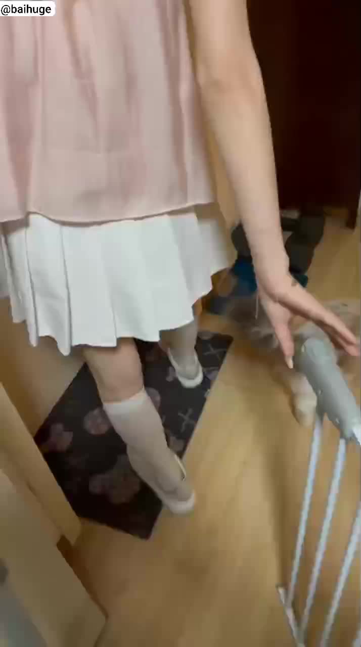 约炮大神PUA约操白色JK学生妹, 各种姿势狂干，妹子的小穴非常紧致。